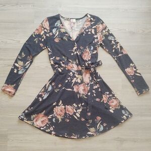 Chic Floral Long Sleeve Dress in Black and Pink